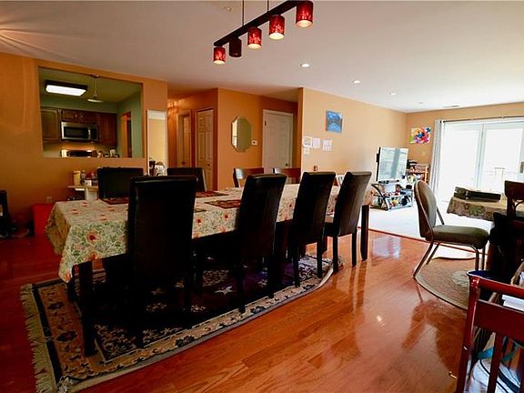 Dining Area Pic 1
