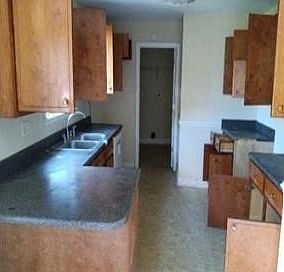 3rd image of 396 Hood St