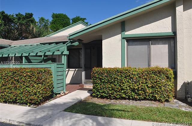 1st image of 444 Lakeview Dr APT 2