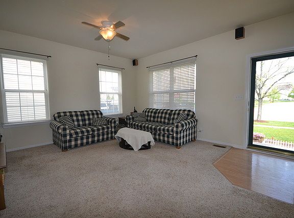 4th image of 301 W Waterbury Dr