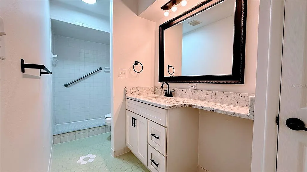 2 bed, 2.0 bath, 1054 sqft, $1,700 — Photo 4