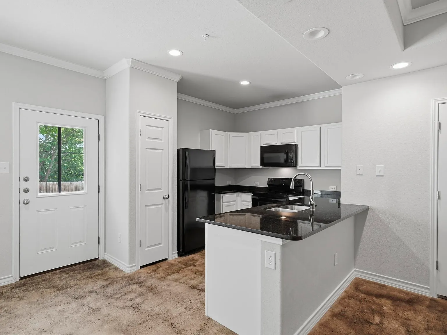 3 bed, 2.5 bath, 1250 sqft, $1,400 — Photo 2