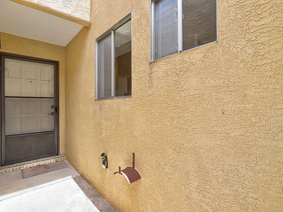 2nd image of 6033 Del Campo Pl NE