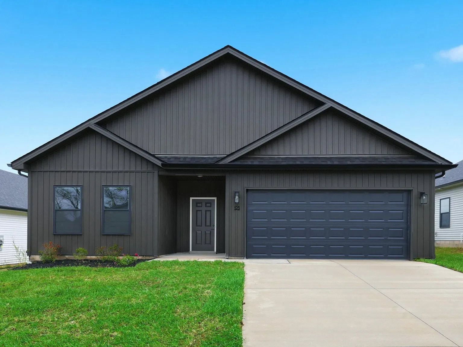 3 bed, 2.0 bath, 1380 sqft, $2,400 — Photo 1