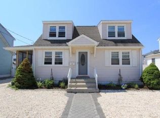 22 Newark Ave, Lavallette, NJ 08735