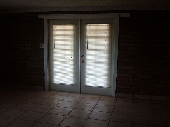 Lvg rm. doors open to outside back yard