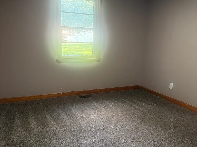 2505 Mullins Ave — Photo 8