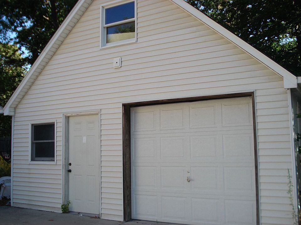2 Car Detached Garage