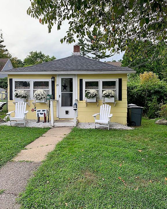 2nd image of 15 Oak St