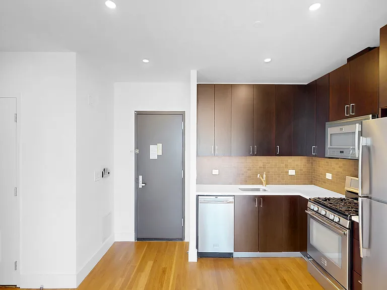 3050 21st St #4B — Photo 4