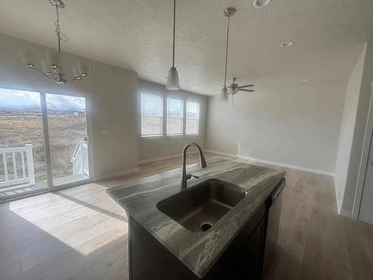 759 N Hilltop Dr — Photo 5
