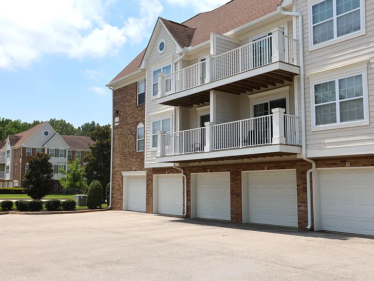Irene Woods Apartments — Photo 9