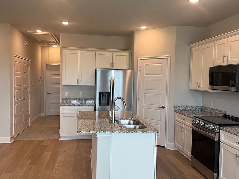 7127 Magnolia Crk #201/101 — Photo 6