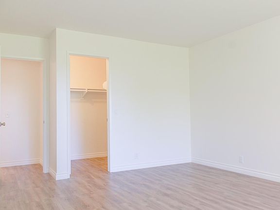 2nd image of 1563 Lexington Ct