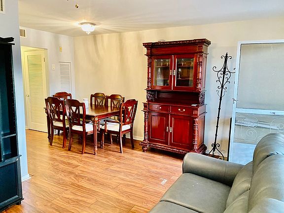Living room & dining area
