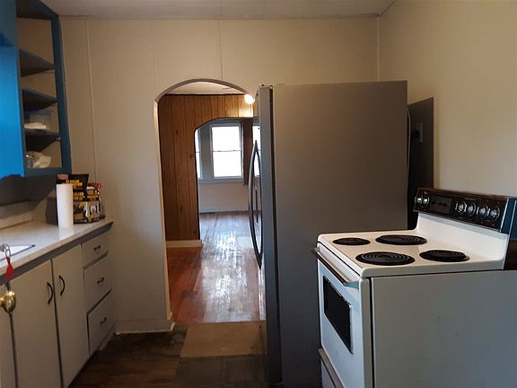 2nd image of 713 E 1st St