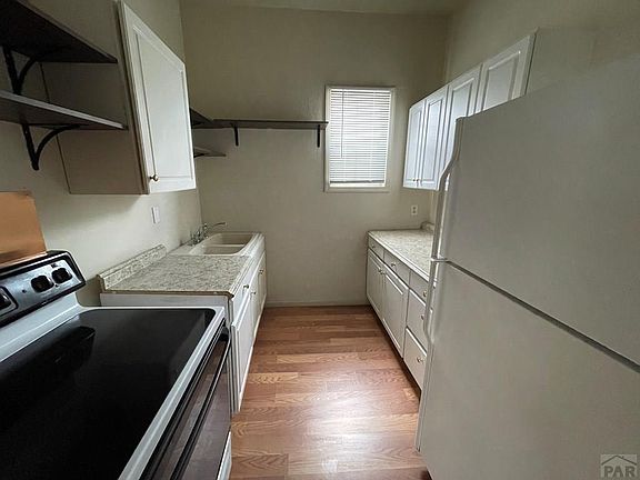 2nd image of 805 Elm St