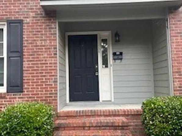 104 Brett Ct, Fayetteville, NC 28305