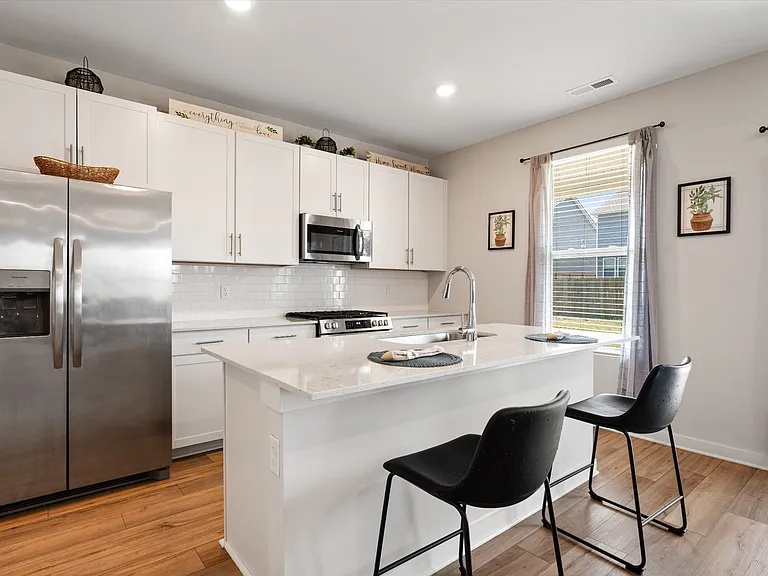 1615 Medinah Ln — Photo 2