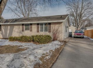 1406 Biscayne Dr, Little Chute, WI 54140