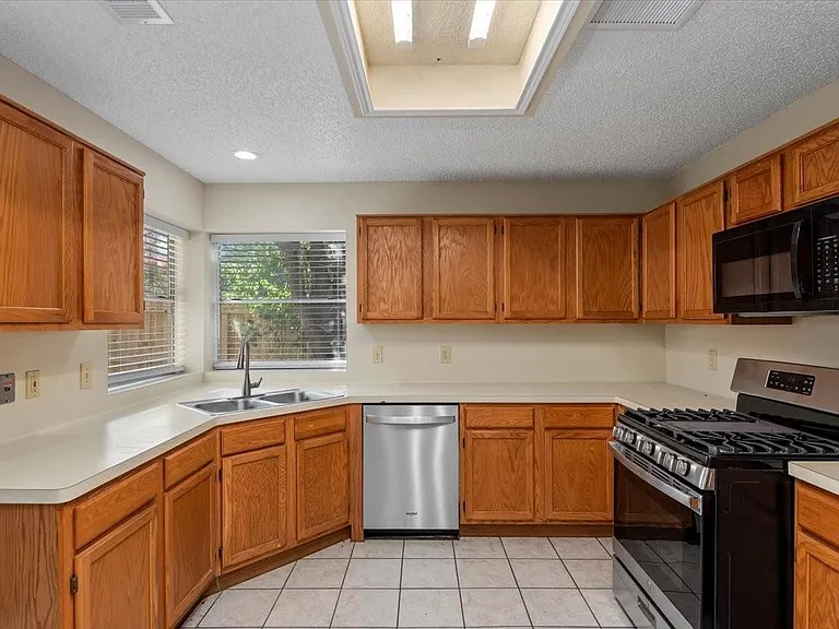 18182 Forest Cedars Dr — Photo 10