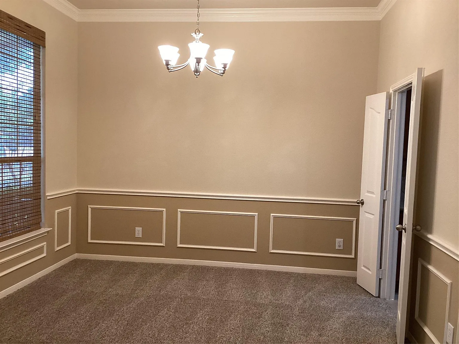 4 bed, 2504 sqft, $2,995 — Photo 2