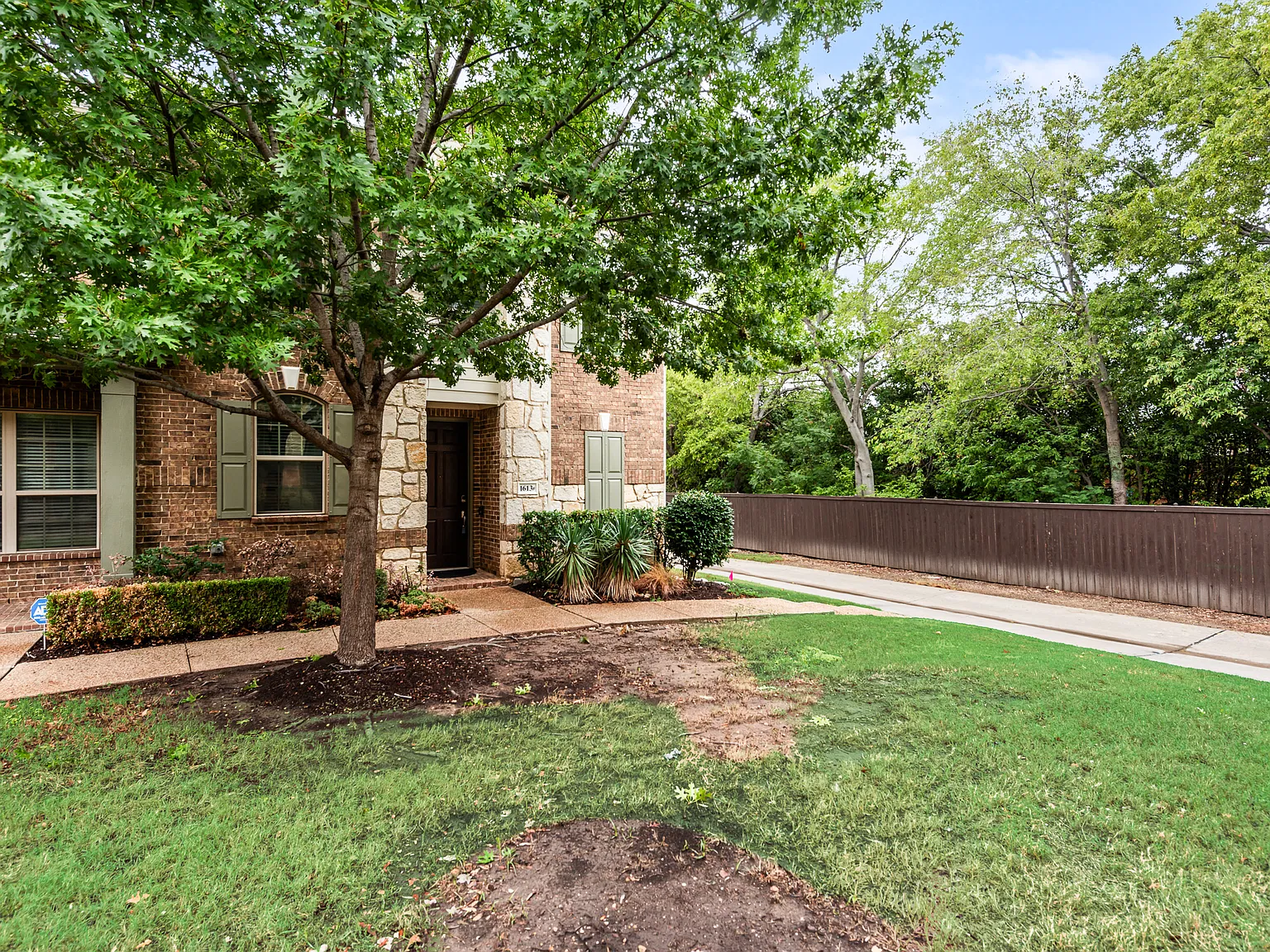 3 bed, 1947 sqft, $2,600 — Photo 3