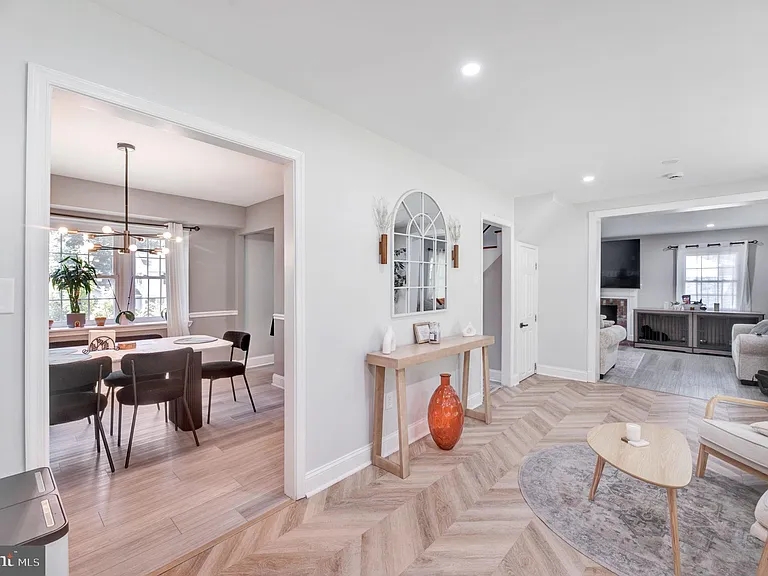 8812 Churchfield Ln — Photo 14