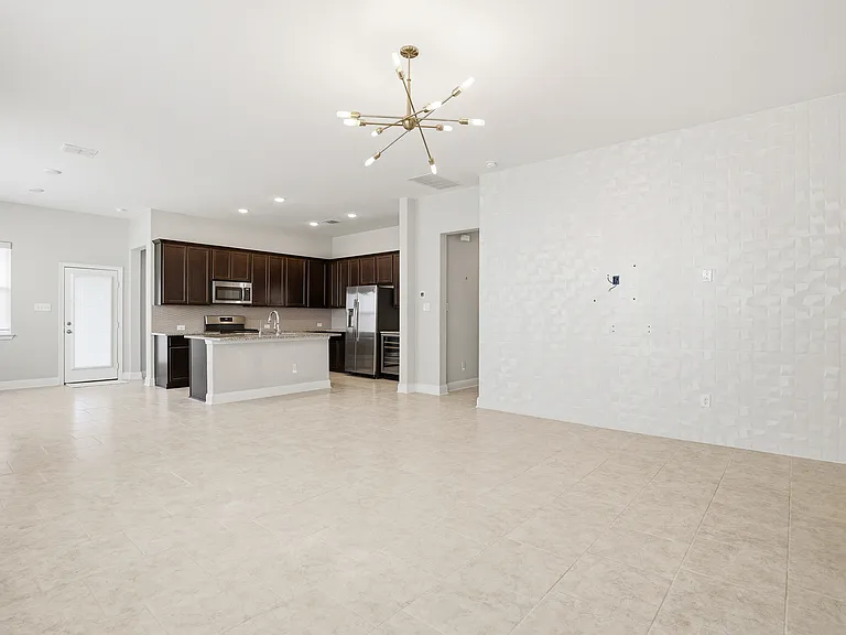 12139 Casparis — Photo 4