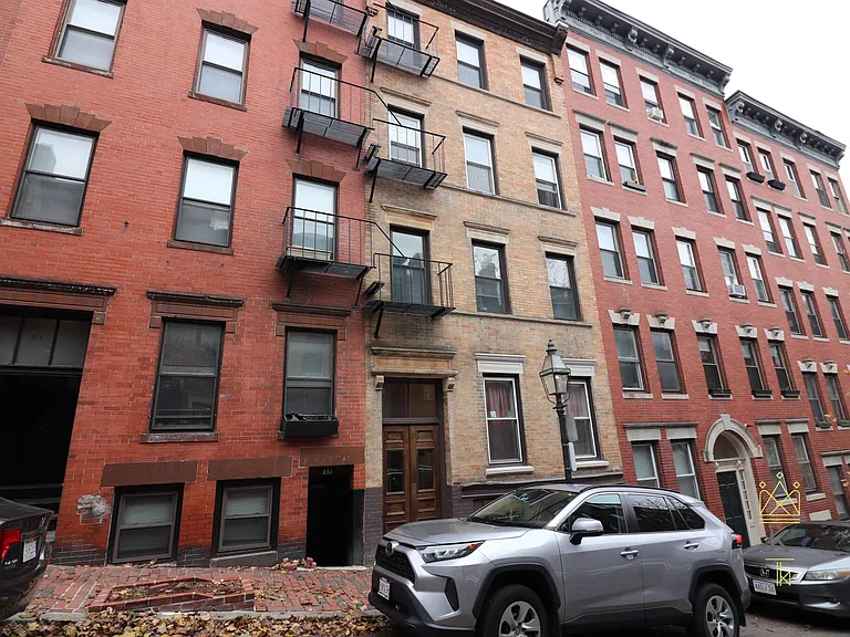 39 Irving St #B — Photo 6