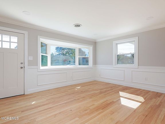 5th image of 110 Dewey Street