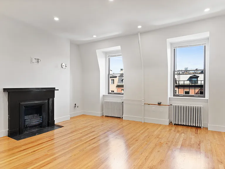 233 Beacon St #11 — Photo 1