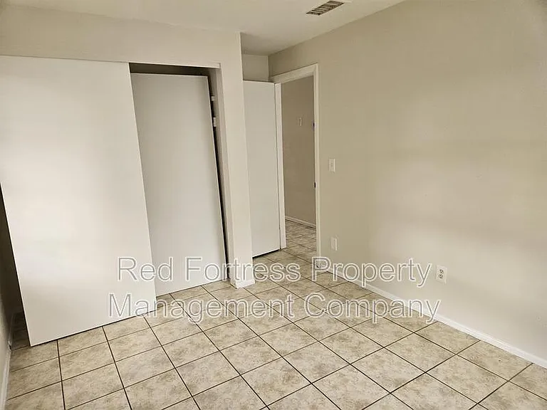 1635 Newport Ct — Photo 8