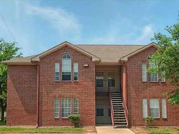 701 E Balcones Dr, College Station, TX 77845