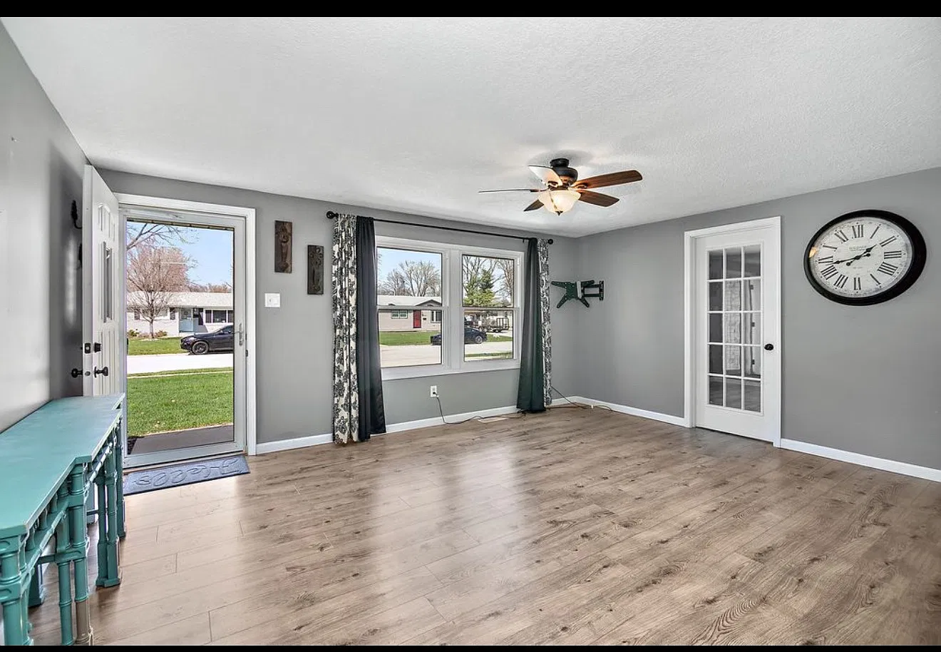 3 bed, 1342 sqft, $2,300 — Photo 3