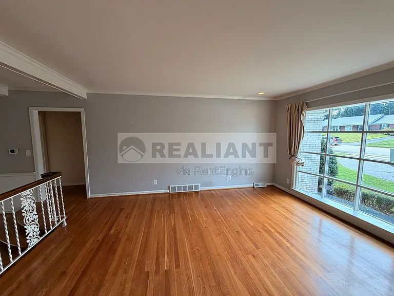 2039 Fontaine Rd — Photo 7