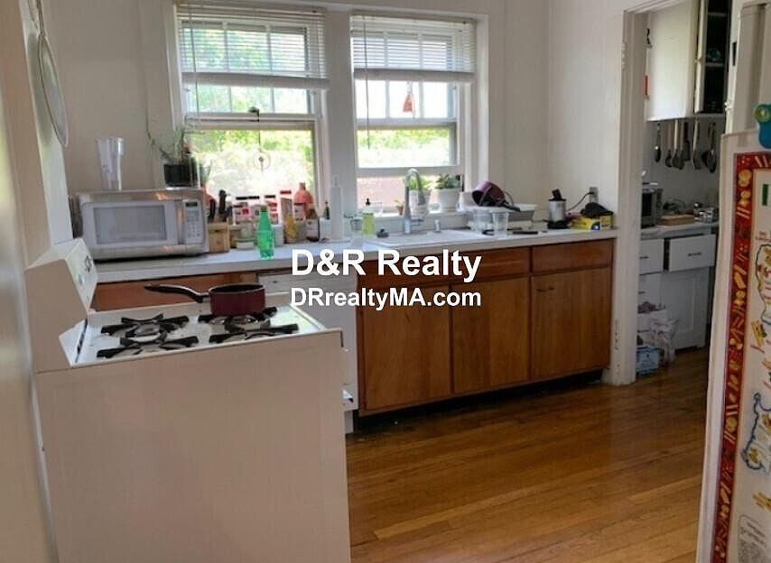 2nd image of 188 Norfolk St #3