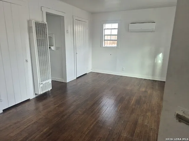 Studio, 1.0 bath, 550 sqft, $800 — Photo 4