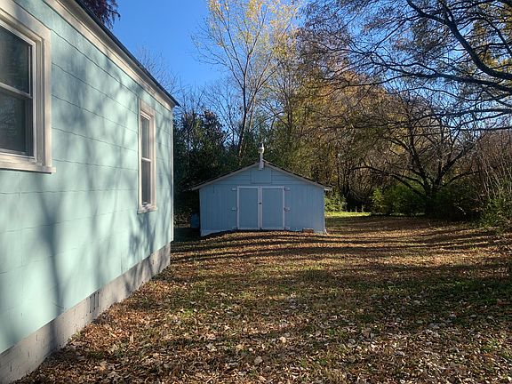 Outdoor storage shed