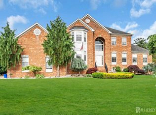 22 Amagansett Ln, Matawan, NJ 07747