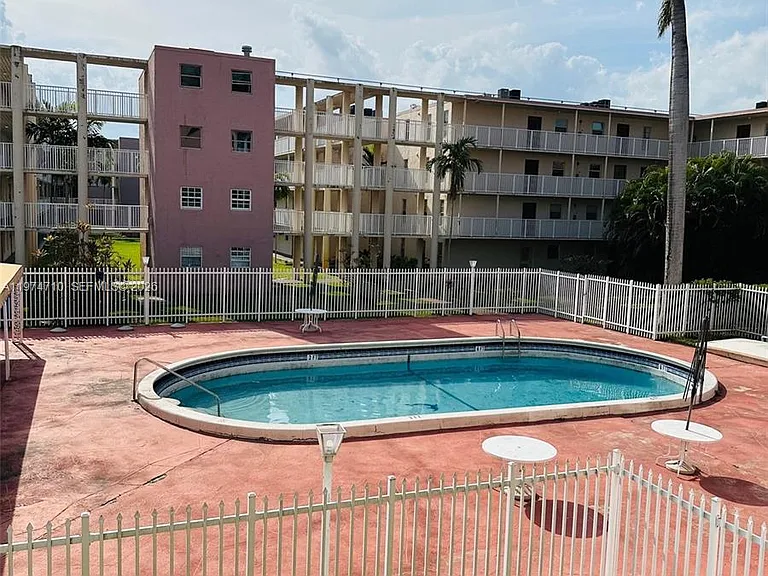 2800 NW 56th Ave #F203 — Photo 16