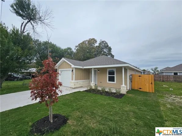 308 W Martindale St, Seguin, TX 78155