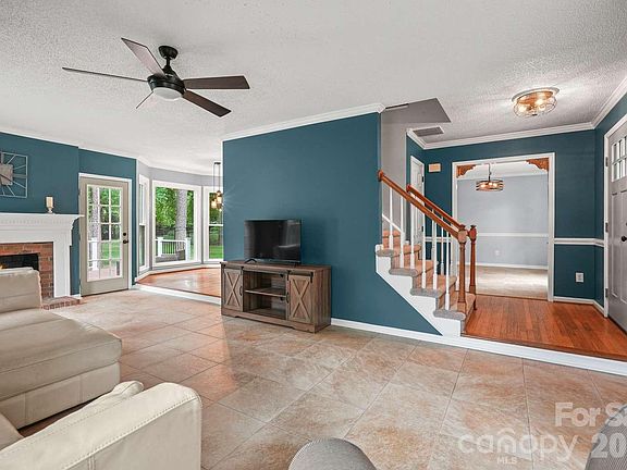 5th image of 612 Grays Creek Ln
