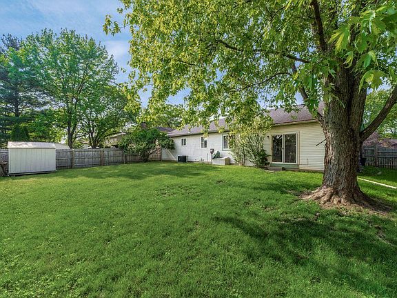3rd image of 6621 Olivetree Ct