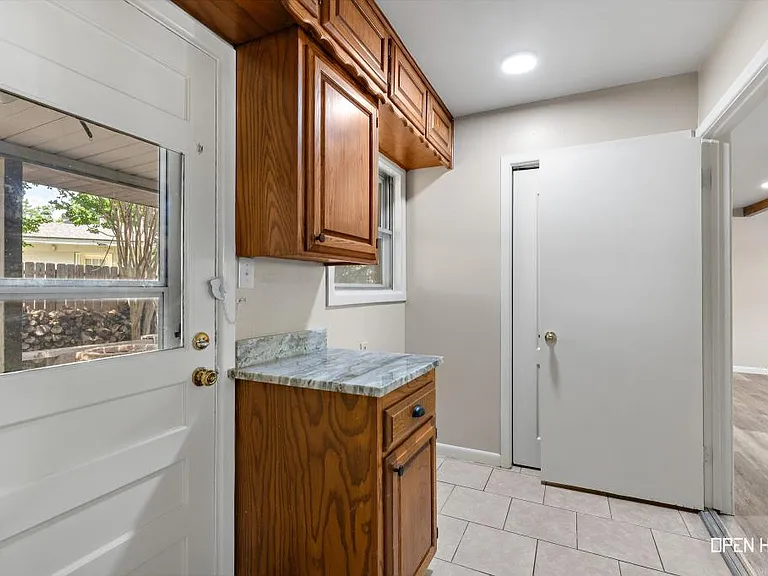 4202 Meadowbrook Dr — Photo 26