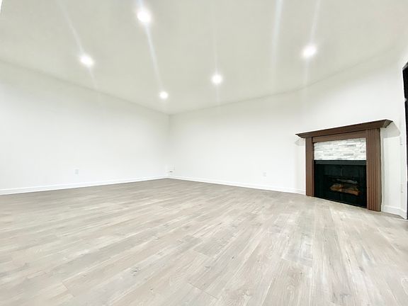 3rd image of 11941 Weddington St #101