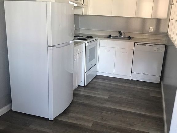 2nd image of 1033 Madeira Dr SE #307