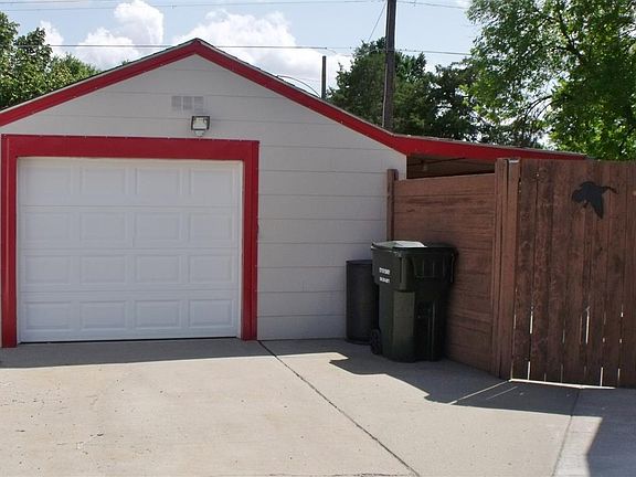 2nd image of 607 Charlotte Dr