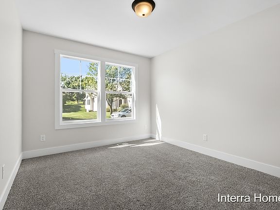3rd image of 325 Round Hill Rd