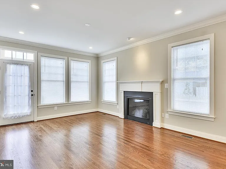 2205 N Edison St — Photo 11